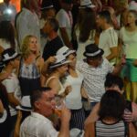 Sul Informação - Noite Black & White levou um mar de gente a Carvoeiro [fotogaleria]