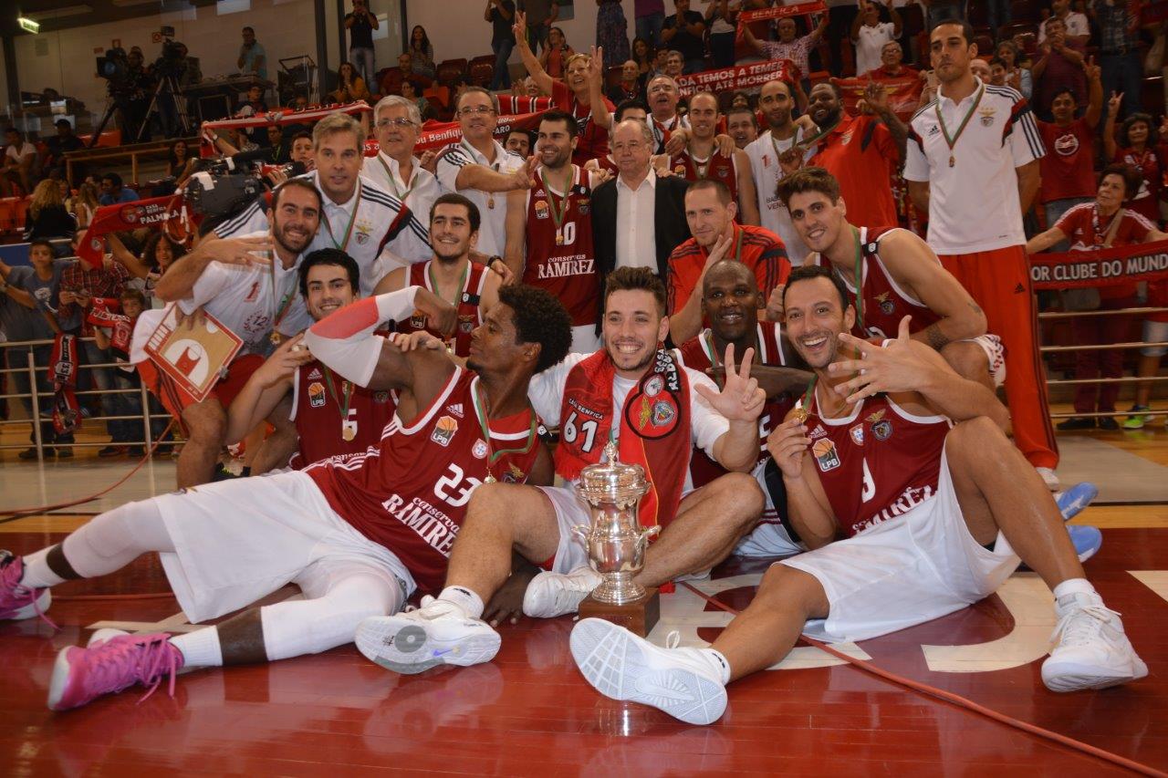 Sul Informação - Fotogaleria: Benfica conquista Supertaça de Basquetebol disputada em Albufeira