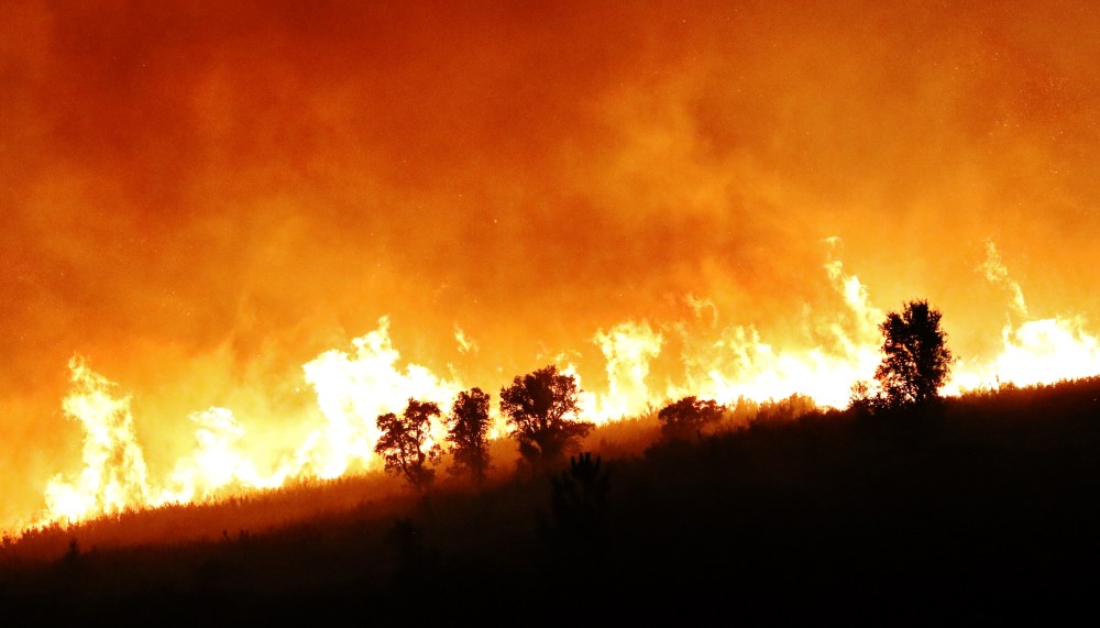 Sul Informação - Há mais bombeiros e sete meios aéreos a combater o incêndio de Monchique (com fotos)
