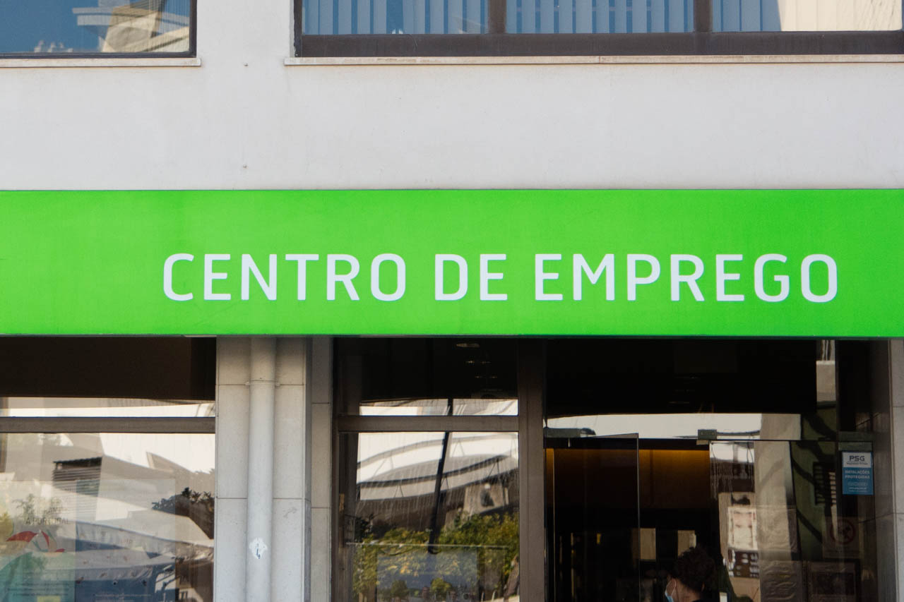 Sul Informação - Taxa de desemprego desce para 6,0% em 2022