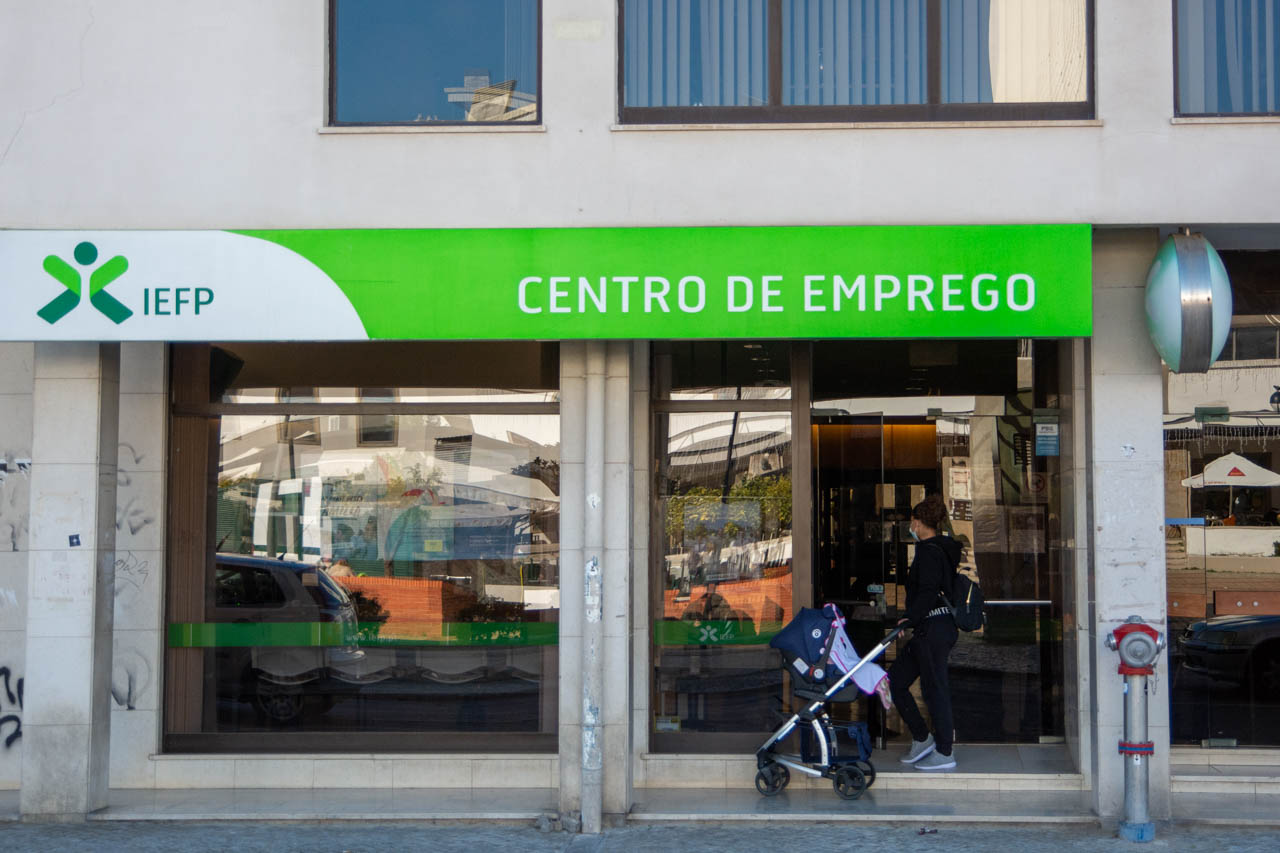Sul Informação - Desemprego no Algarve cresceu muito em 2020, mas não atingiu máximos de 2013