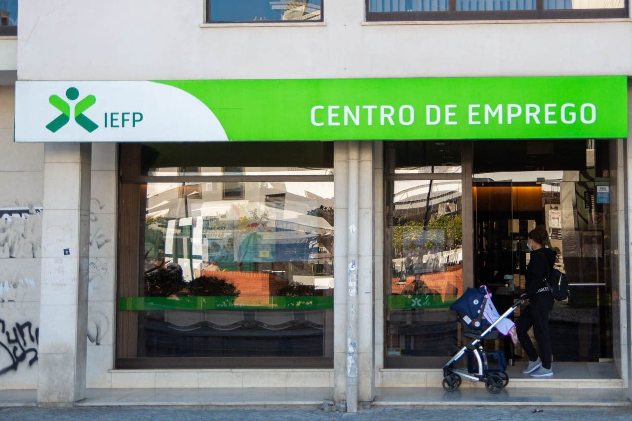 Sul Informação - Desempregados inscritos no IEFP descem 9,5% em Janeiro