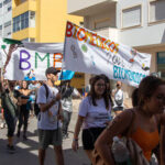 Sul Informação - “Estudar onde não consigo viver”: Falta de habitação marca Desfile do Caloiro