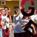 Sul Informação - “Estudar onde não consigo viver”: Falta de habitação marca Desfile do Caloiro
