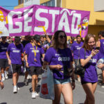 Sul Informação - “Estudar onde não consigo viver”: Falta de habitação marca Desfile do Caloiro