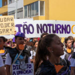 Sul Informação - “Estudar onde não consigo viver”: Falta de habitação marca Desfile do Caloiro
