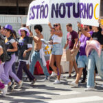 Sul Informação - “Estudar onde não consigo viver”: Falta de habitação marca Desfile do Caloiro