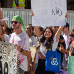 Sul Informação - “Estudar onde não consigo viver”: Falta de habitação marca Desfile do Caloiro