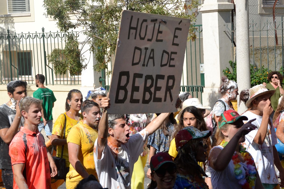 Sul Informação - Desfile do Caloiro teve emoção e até lágrimas, mas depois veio a festa [fotogaleria]