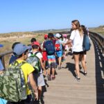 Sul Informação - Dia de Aulas ao Ar Livre junta crianças e jovens do Agrupamento António Aleixo na Ria de Alvor