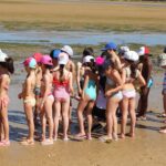 Sul Informação - Dia de Aulas ao Ar Livre junta crianças e jovens do Agrupamento António Aleixo na Ria de Alvor