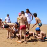 Sul Informação - Dia de Aulas ao Ar Livre junta crianças e jovens do Agrupamento António Aleixo na Ria de Alvor