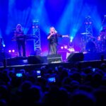 Sul Informação - Bonnie Tyler atuou perante 40 mil em Albufeira e nem Cliff Richard faltou [com fotos]