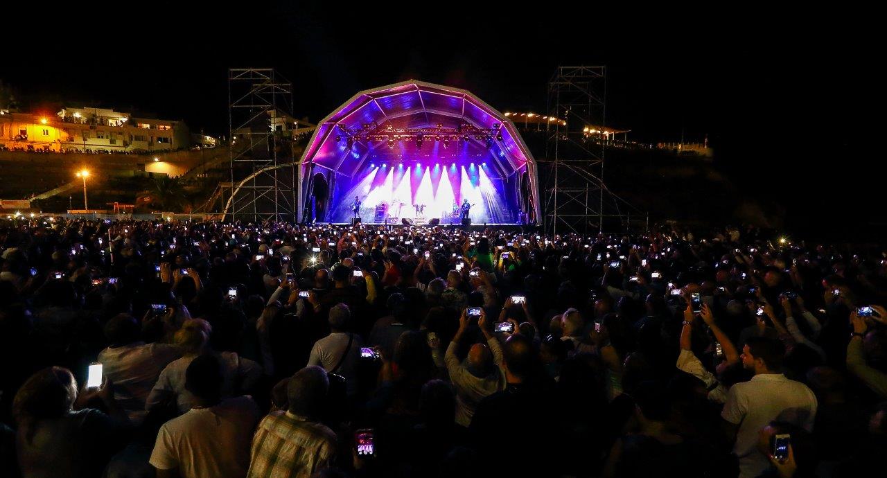 Sul Informação - Bonnie Tyler atuou perante 40 mil em Albufeira e nem Cliff Richard faltou [com fotos]