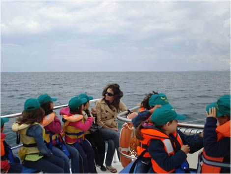 Sul Informação - Alunos de escola de Gilvrazino passeiam de catamarã para assinalar Dia dos Oceanos