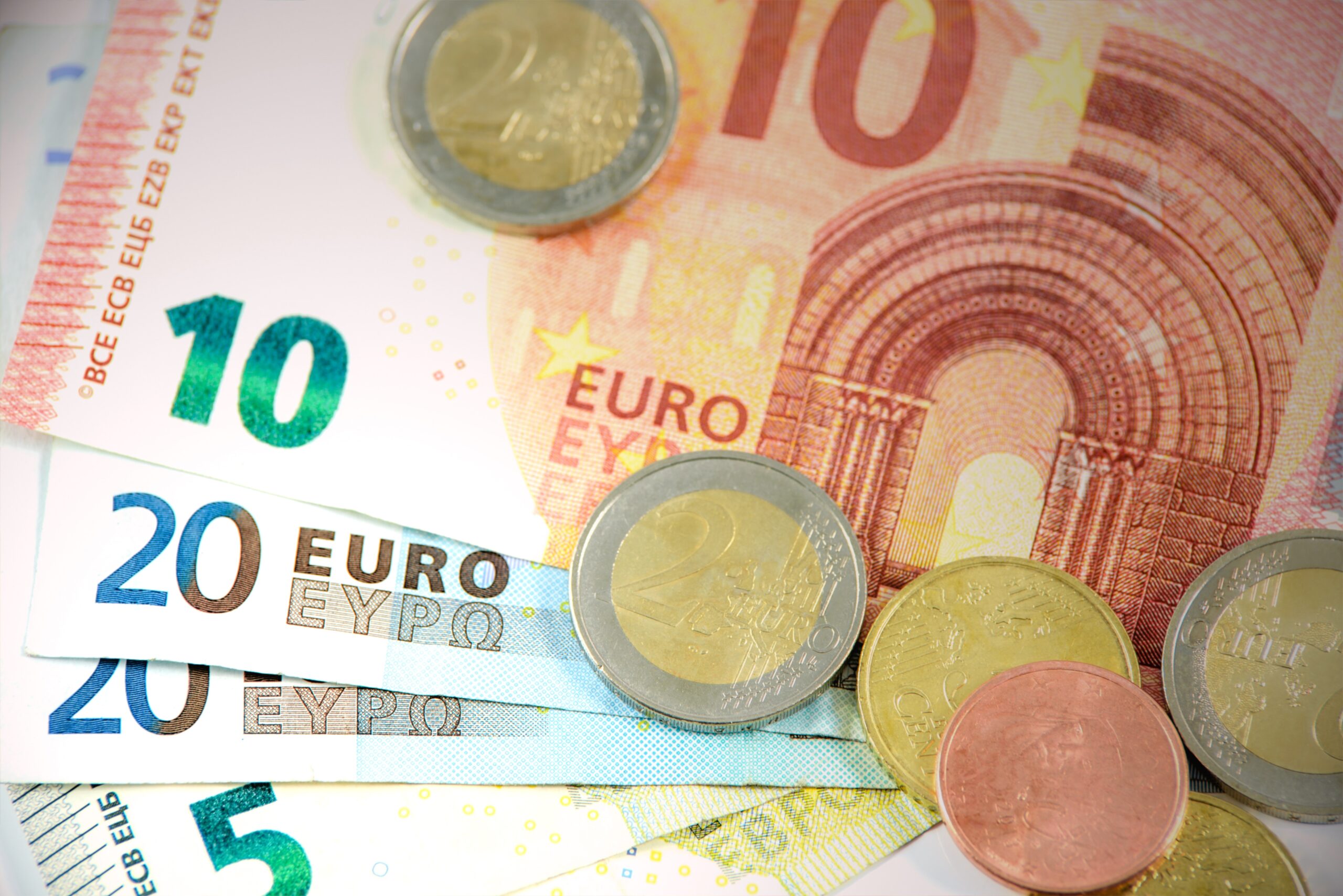 Sul Informação - Salário Mínimo Nacional sobe para 665 euros a partir de 1 de Janeiro