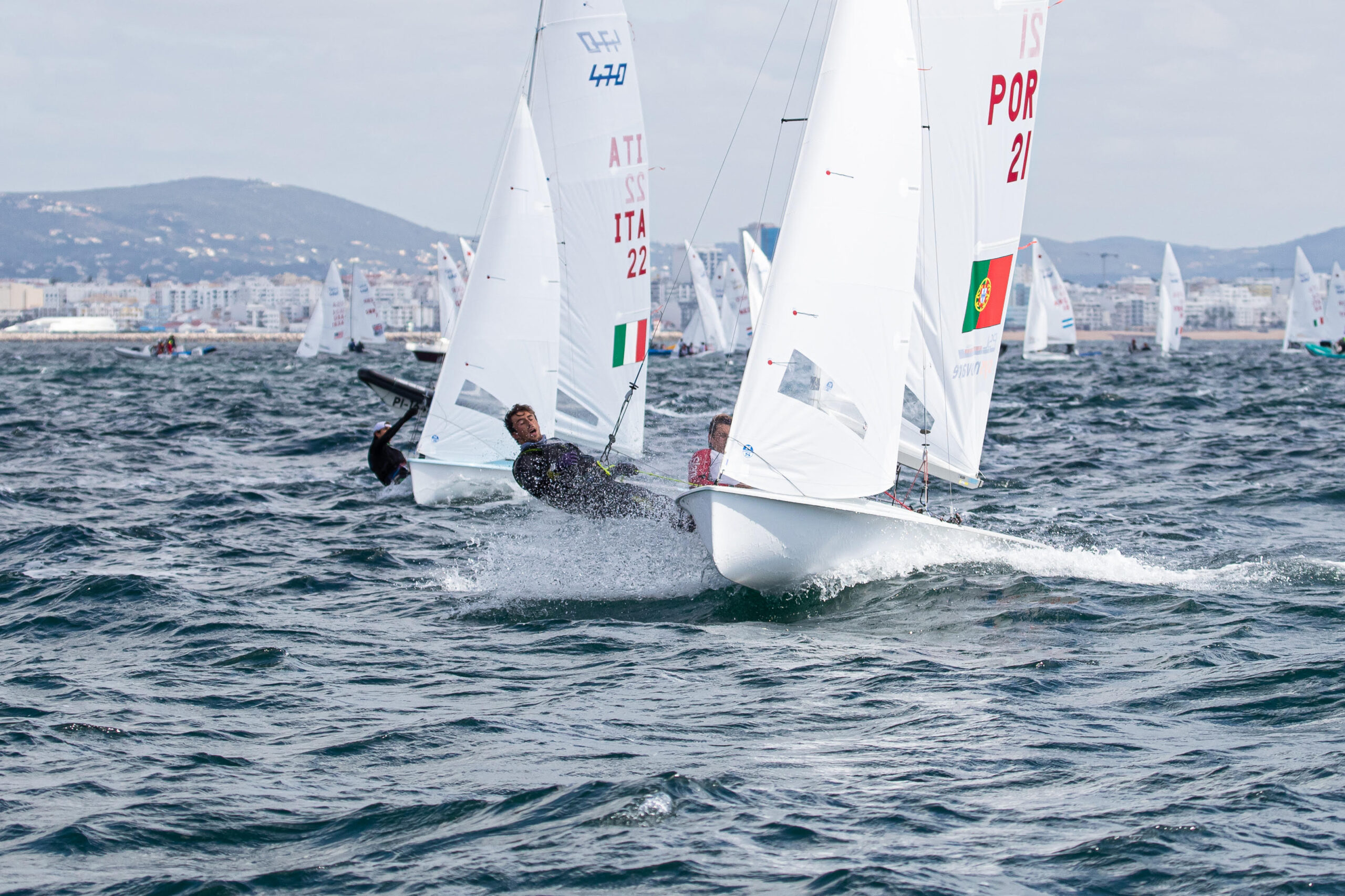 Sul Informação - Vela: Bons ventos marcam arranque do Mundial da classe 470 em Vilamoura