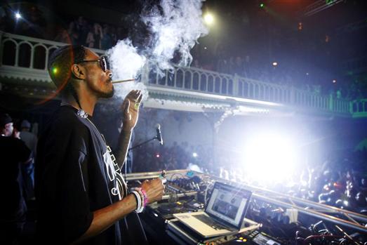 Sul Informação - Snoop Dogg e Paris Hilton mostram dotes de DJ na discoteca Seven de Vilamoura