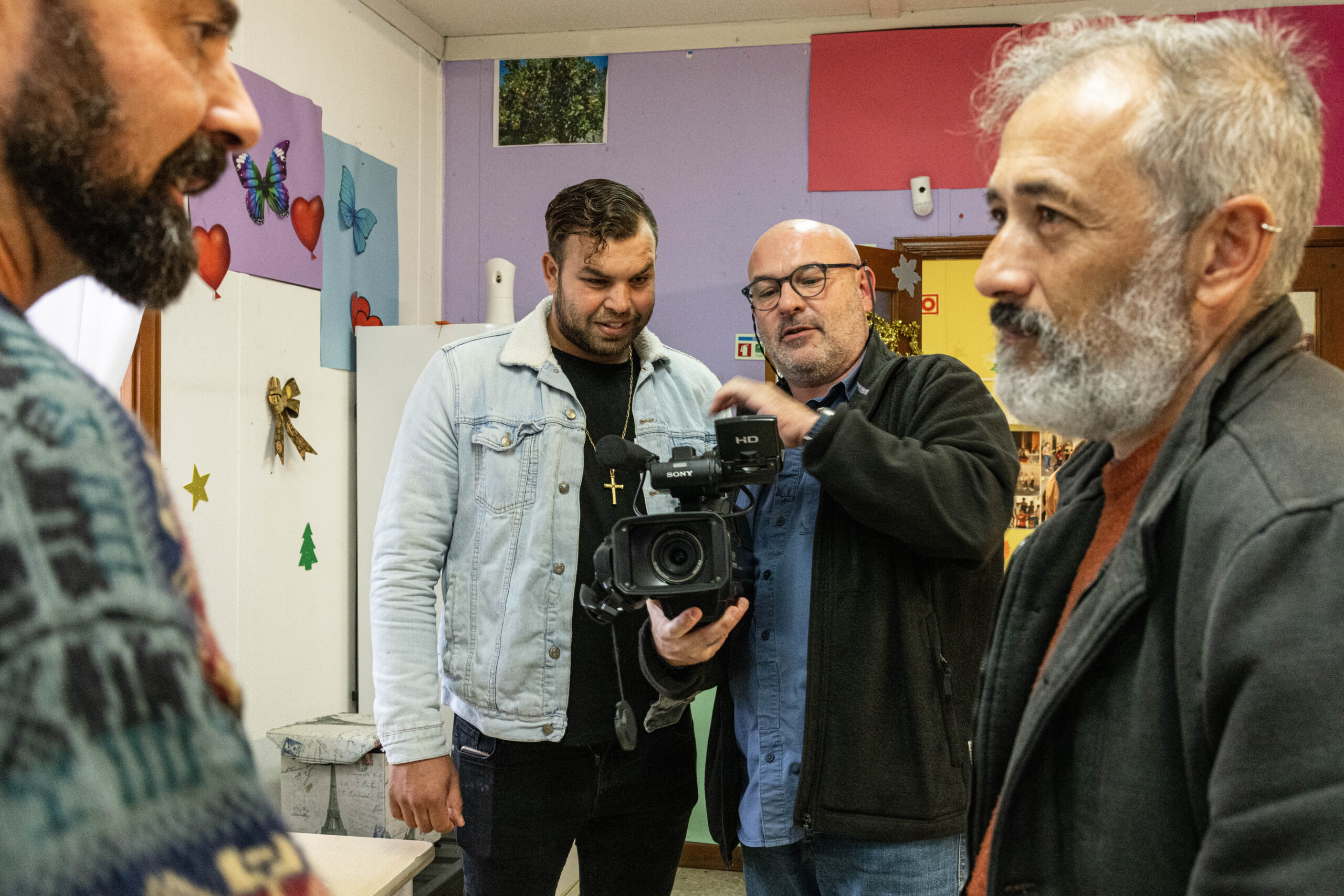 Sul Informação - ETIC_Algarve doa computadores e câmaras de vídeo ao Centro Comunitário Horta da Areia