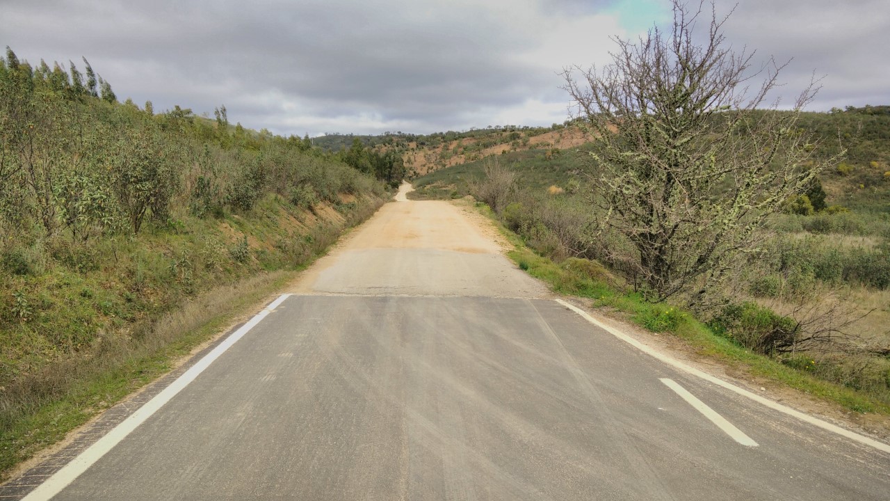 Sul Informação - Câmara de Loulé investe um milhão na pavimentação de estradas em Salir