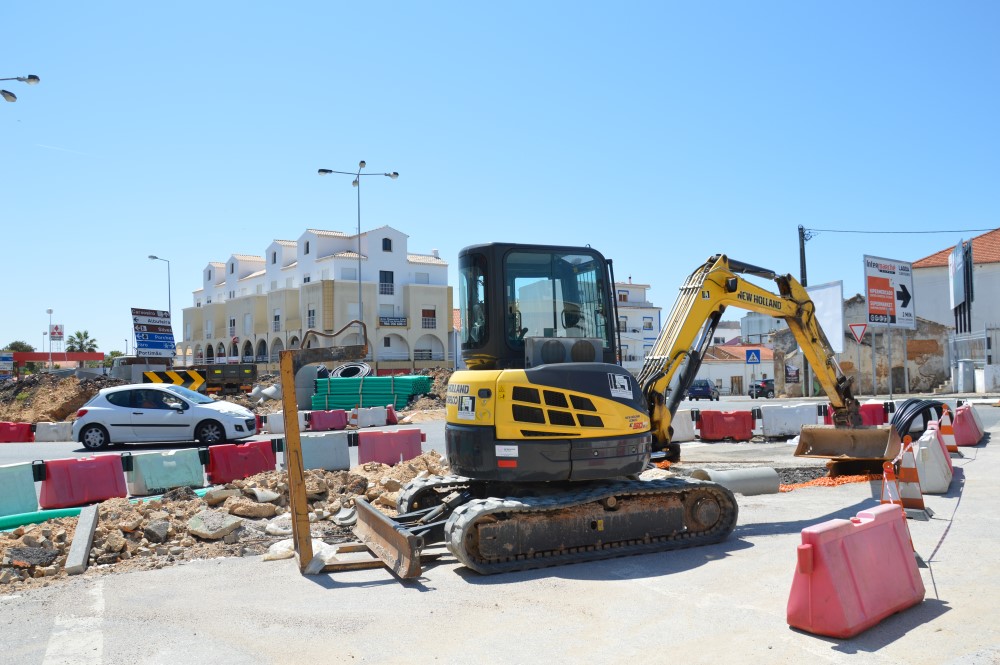 Sul Informação - Obras na rotunda da EN125 em Lagoa recomeçam esta segunda-feira