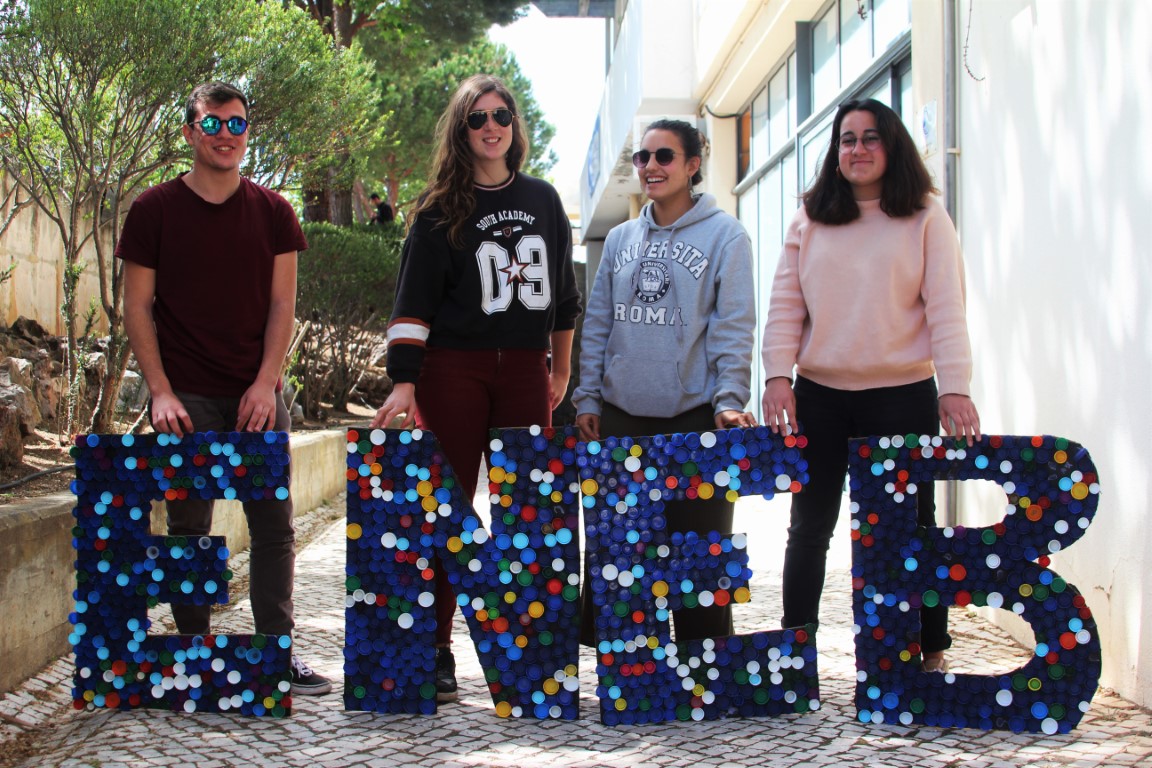 Sul Informação - 300 estudantes rumam a Faro para ver a Biologia de perto