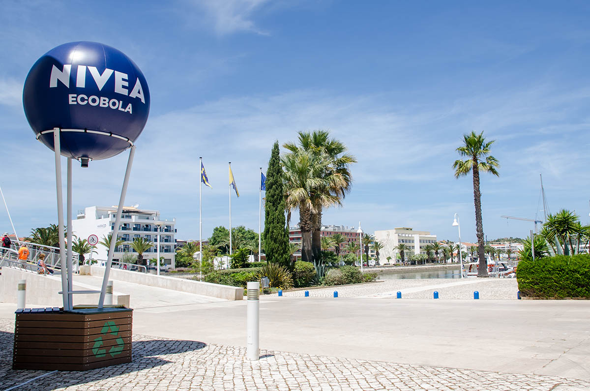 Sul Informação - Bola da Nivea está de volta ao Algarve, só que agora é uma ecobola