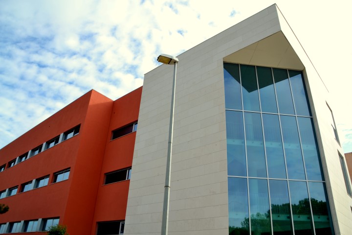Sul Informação - Finalistas do curso de Medicina da Universidade do Algarve reforçam linha SNS24