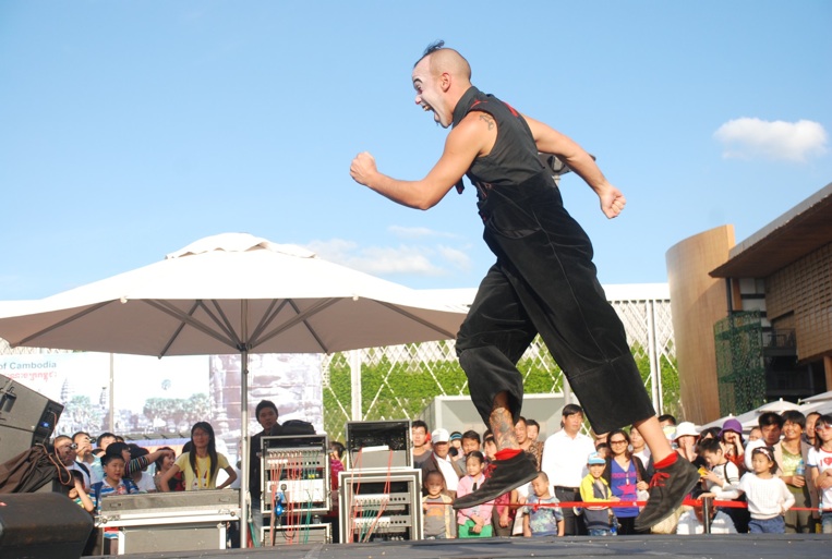Sul Informação - Teatro de Rua anima Tavira de hoje até domingo