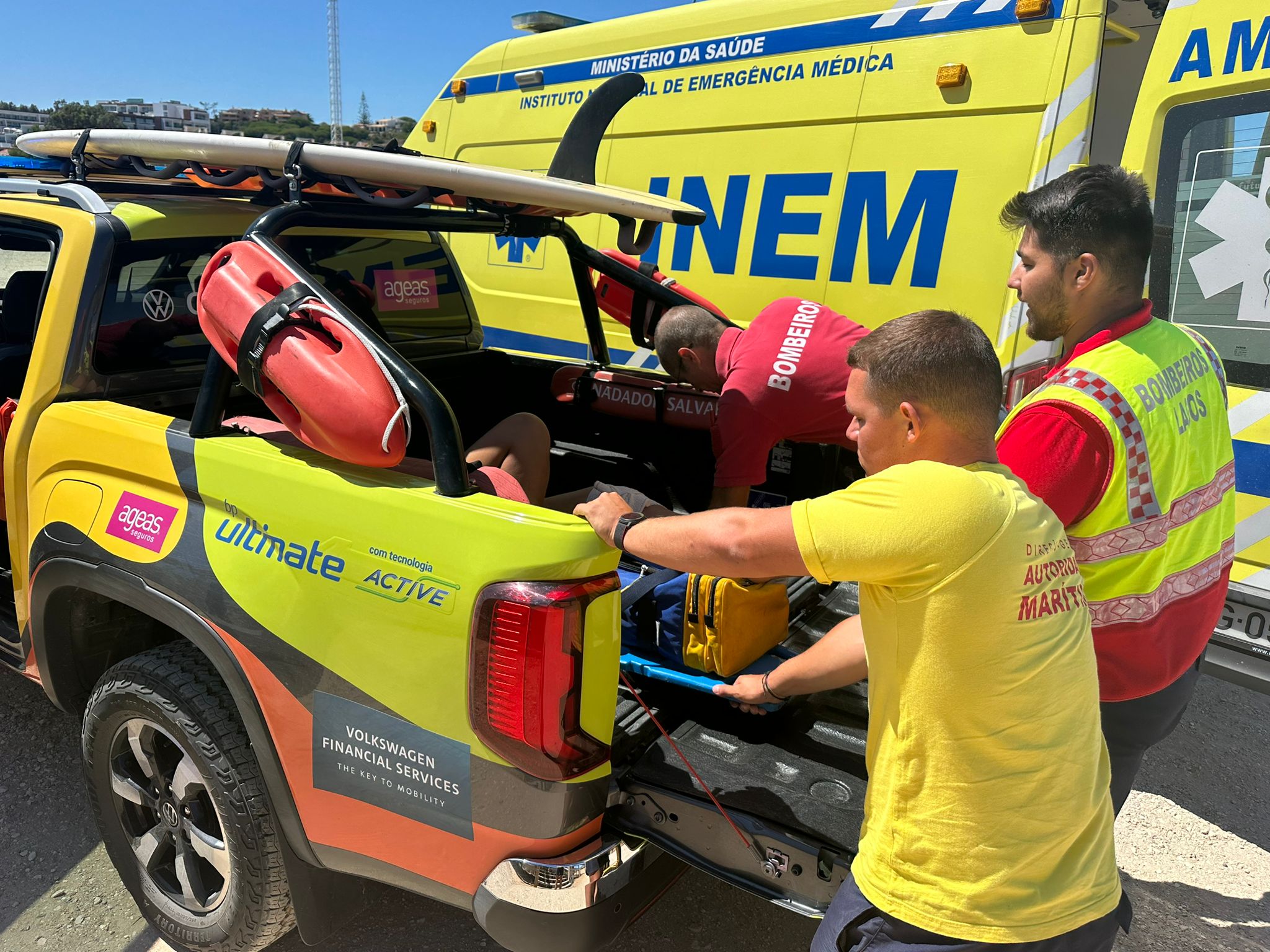 Sul Informação - Mulher cai num trilho junto à Meia Praia e é auxiliada por elementos do “SeaWatch”