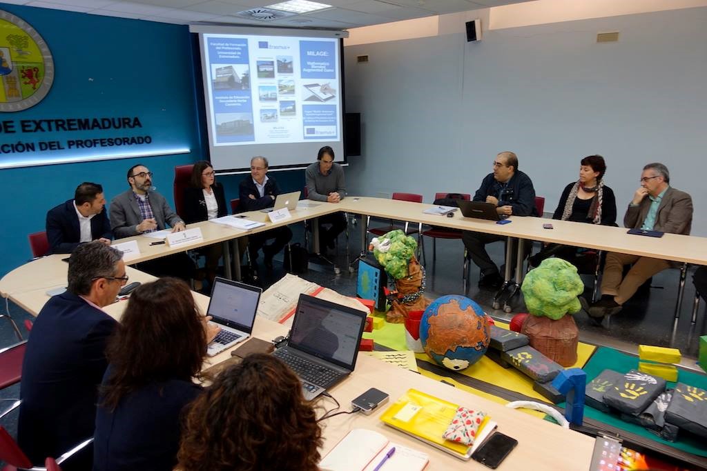 Sul Informação - Criação de “apps” didáticas junta professores algarvios e de três países em Cáceres