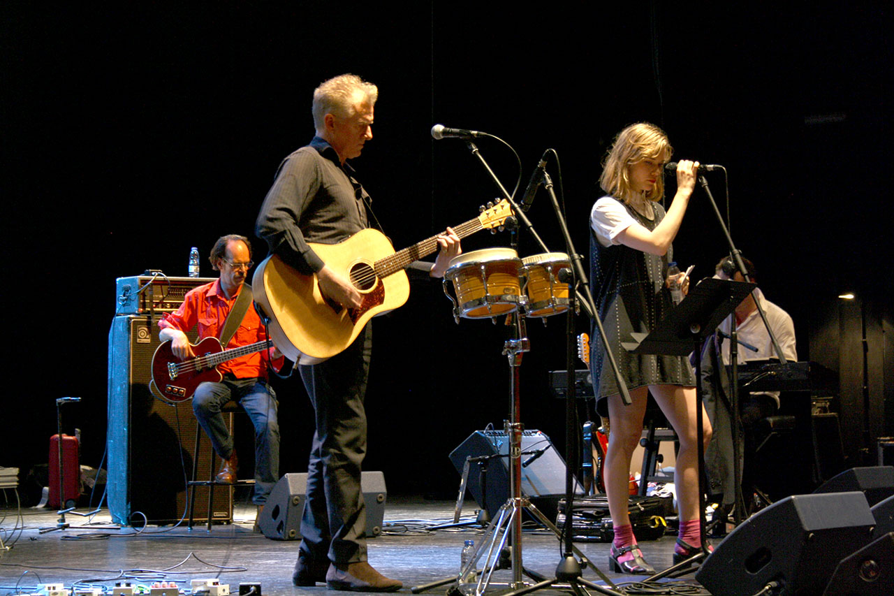 Sul Informação - FOTOGALERIA: Mick Harvey já deu o tom para concerto de hoje no Teatro das Figuras