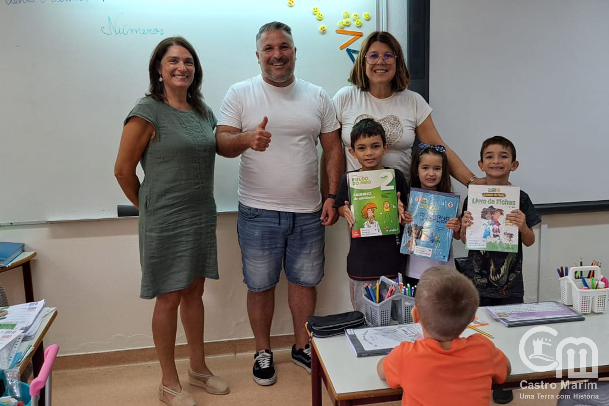 Sul Informação - Câmara de Castro Marim oferece livros de fichas a alunos do 1º ciclo