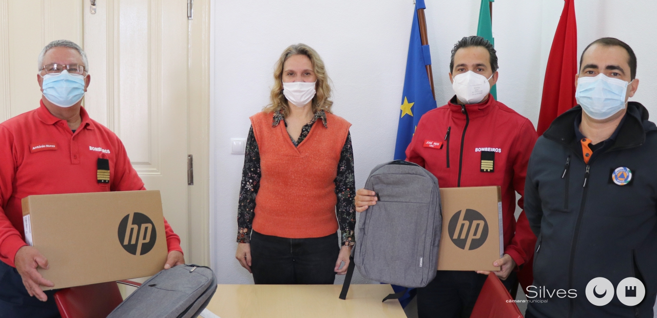 Sul Informação - Silves entrega computadores aos Bombeiros