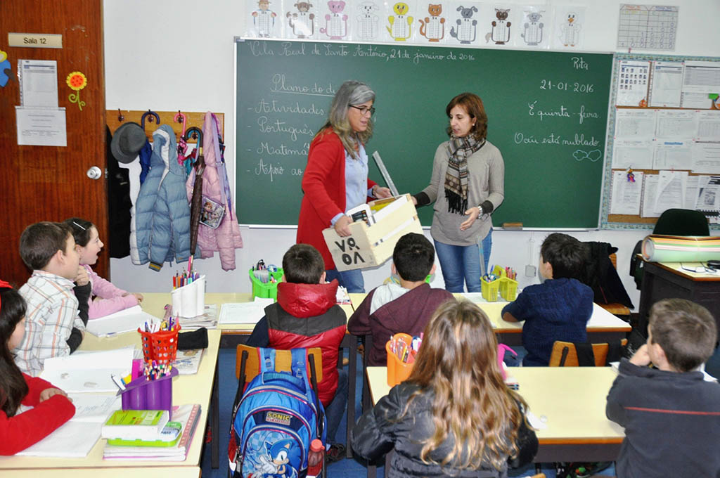 Sul Informação - Alunos do 1º ciclo de VRSA voltam a ter manuais escolares oferecidos pela Câmara