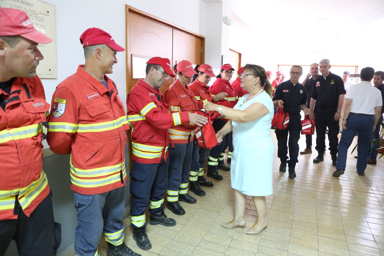Sul Informação - Câmara oferece equipamentos de proteção respiratória aos Bombeiros de Portimão
