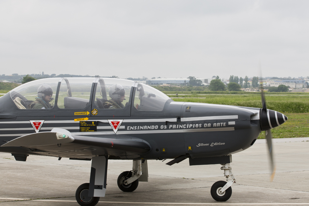 Sul Informação - Força Aérea ajuda Cessna em emergência no Alentejo [com vídeo]