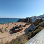 Sul Informação - Já se pode descer (e subir) a nova escadaria da Praia do Peneco