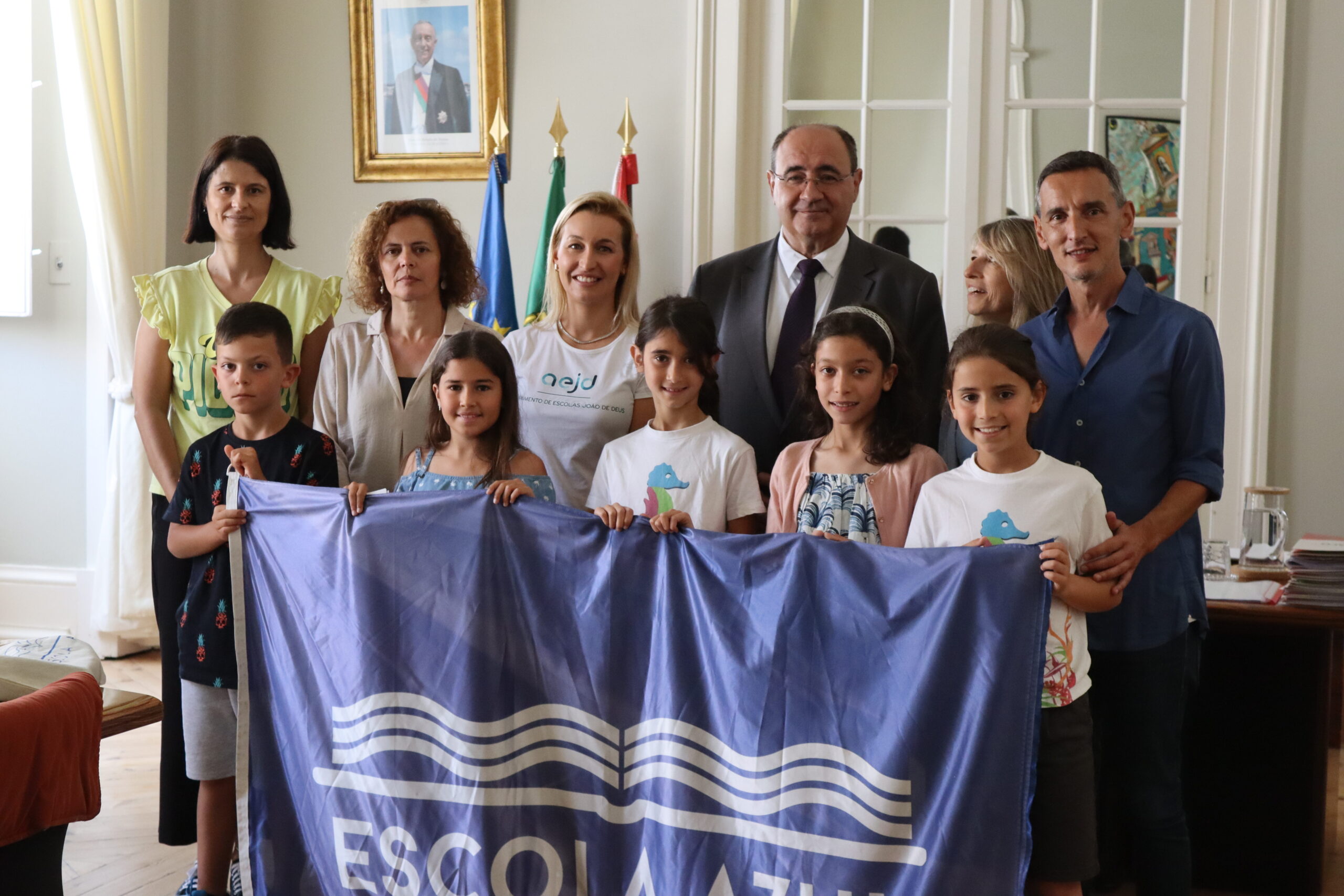 Sul Informação - Alunos farenses e embaixadores do projeto “Escola Azul” recebidos por Rogério Bacalhau