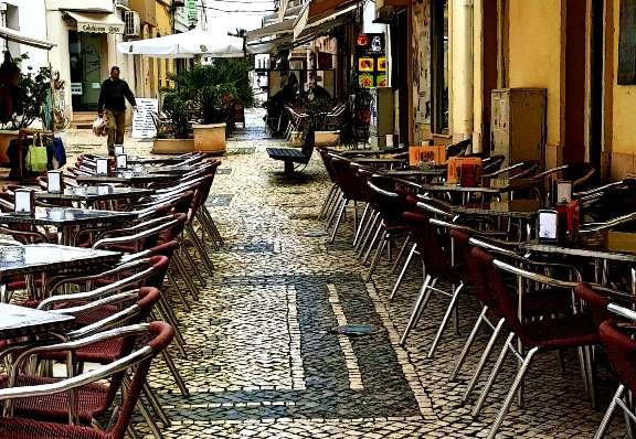 Sul Informação - Expulsão de autocaravanistas de Silves deixa esplanadas da cidade vazias
