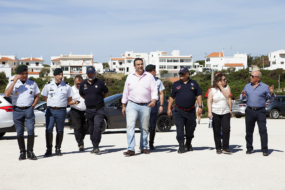 Sul Informação - Praia de Benagil tem novo estacionamento para 300 viaturas para libertar acessos