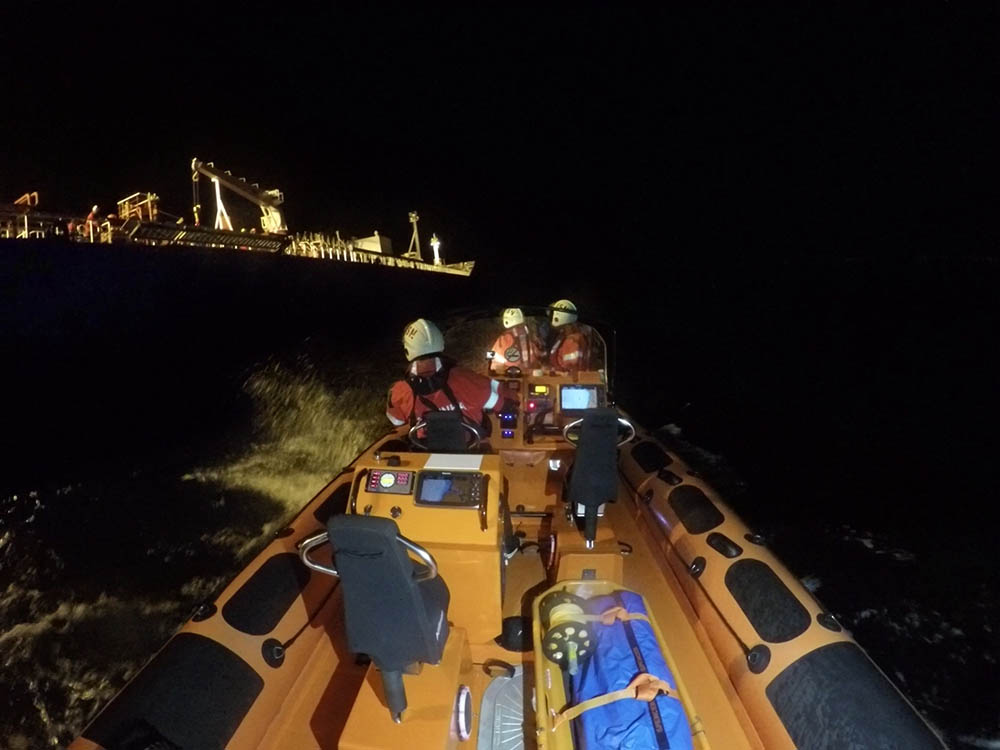 Sul Informação - Marinha faz evacuação médica de navio em Portimão e salva veleiro em Olhão