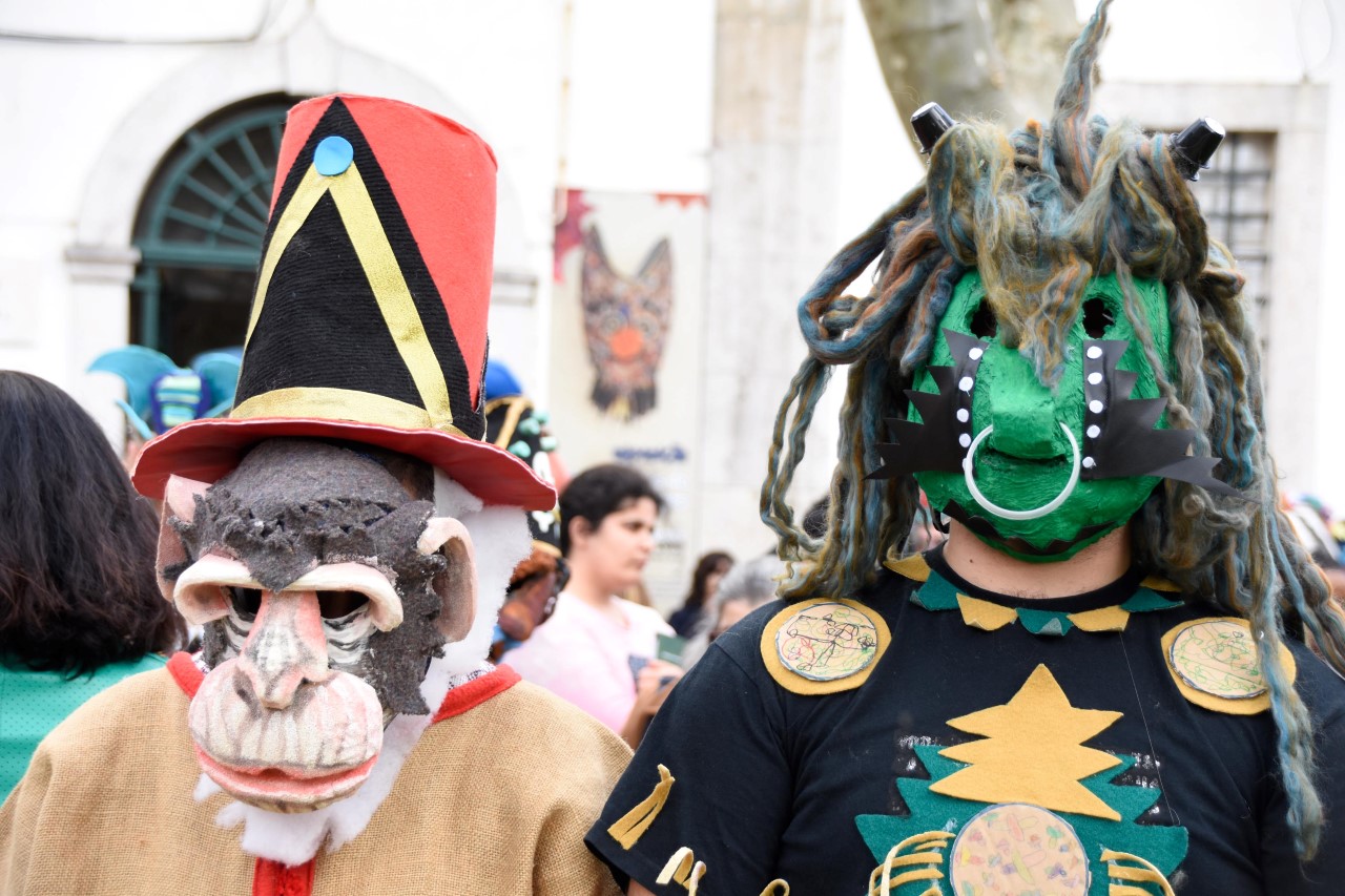 Sul Informação - Exposição de máscaras mostra “Ocultas Faces de Rostos Ocultos” em Santiago do Cacém