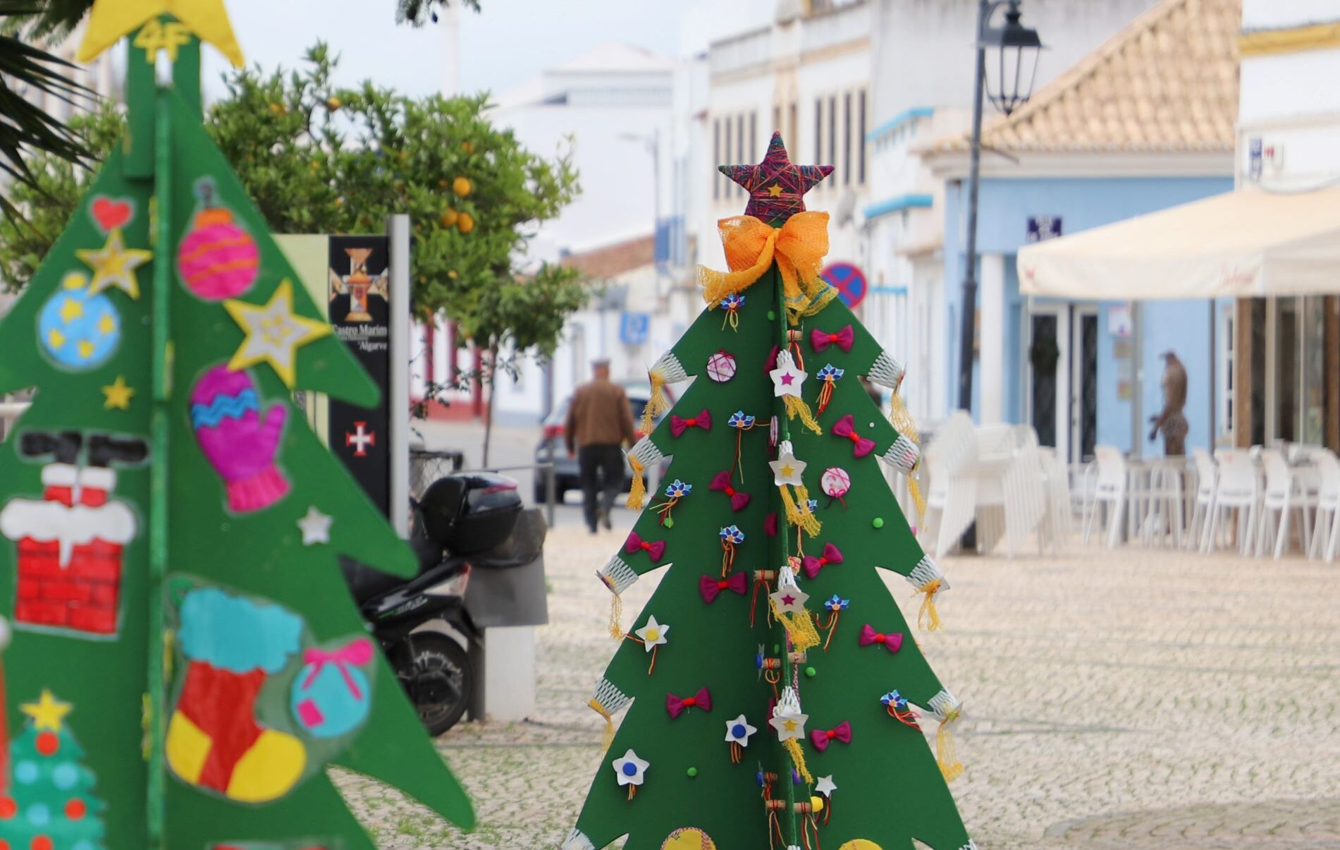 Sul Informação - Castro Marim: Exposição de Árvores de Natal volta a decorar Praça 1º de Maio