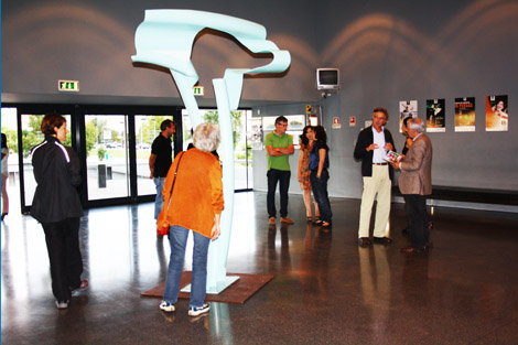 Sul Informação - O foyer do Teatro das Figuras foi “invadido” por esculturas de Rui Matos