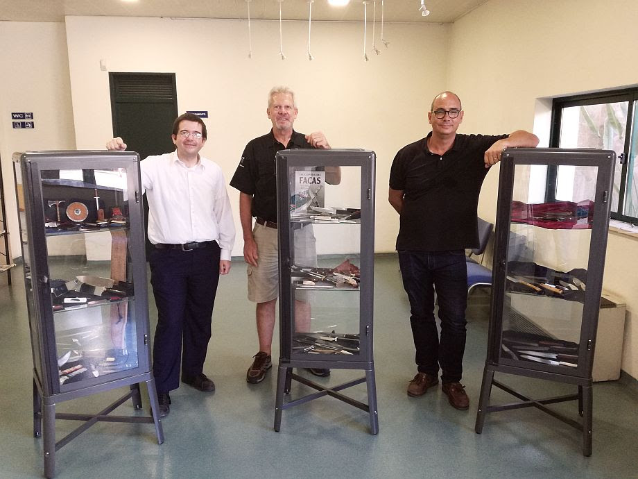 Sul Informação - Portimão: Três artesãos (e amigos) expõem facas artesanais na sede da EMARP