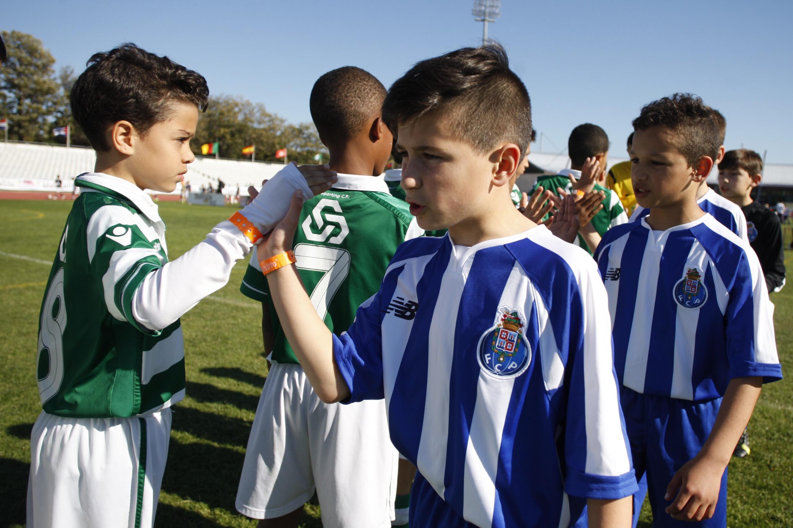 Sul Informação - Primeiro dia de eliminatórias do Mundialito marcado pelos duelos entre FC Porto e Sporting