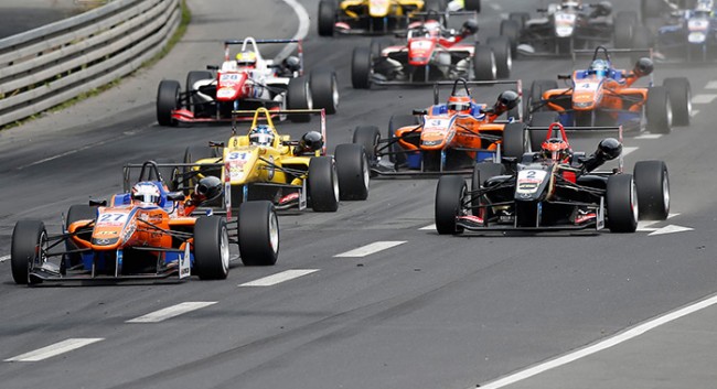 Sul Informação - Formula3 e mais duas corridas preenchem fim de semana do Autódromo do Algarve