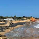 Sul Informação - Temporal marítimo levou o areal e destruiu parte do passadiço da praia do Forte Novo de Quarteira