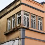 Sul Informação - Queda de fachada em Olhão causou danos de «milhares de euros» no prédio em frente (com fotos)